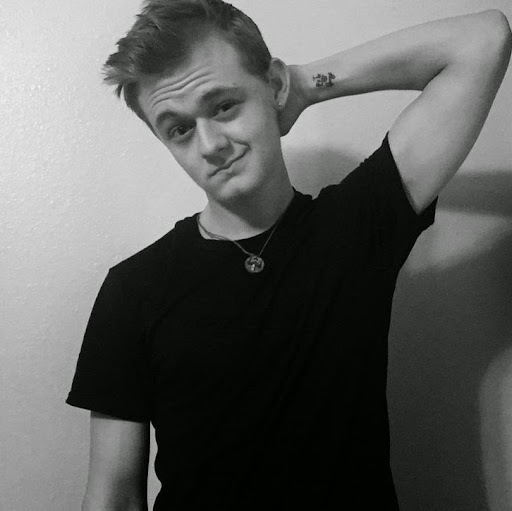 Tyler Gates Photo 16
