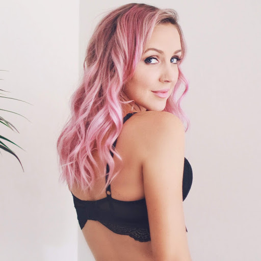 Emma Law Photo 11