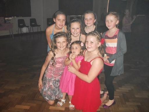 Lucy Sutton Photo 11