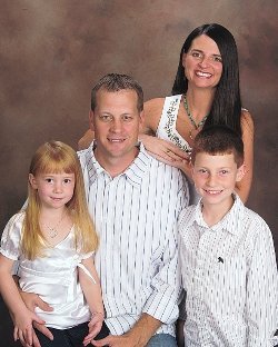 Laura Howard Photo 21