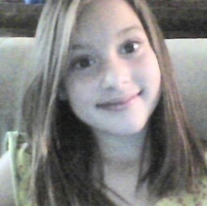 Holly Benton Photo 9