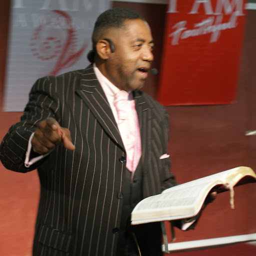Derrick Houston Photo 11