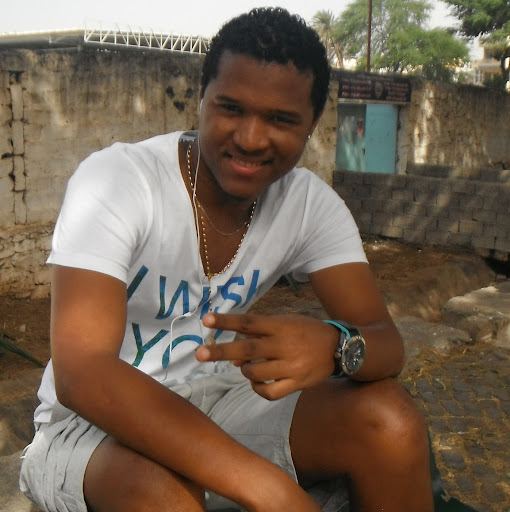 Emanuel Delgado Photo 15