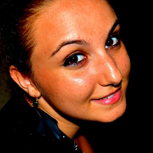 Laura Serra Photo 13