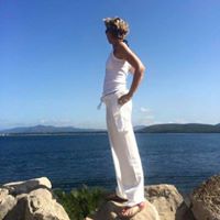 Julia Schafer Photo 7