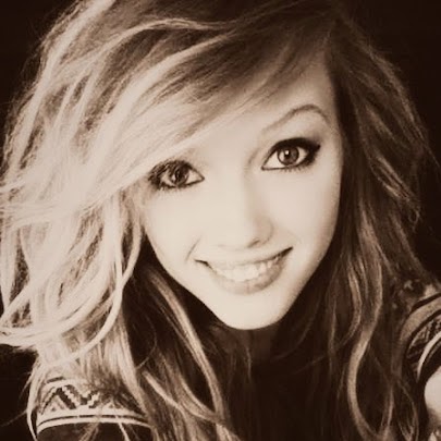 Paige Thompson Photo 15