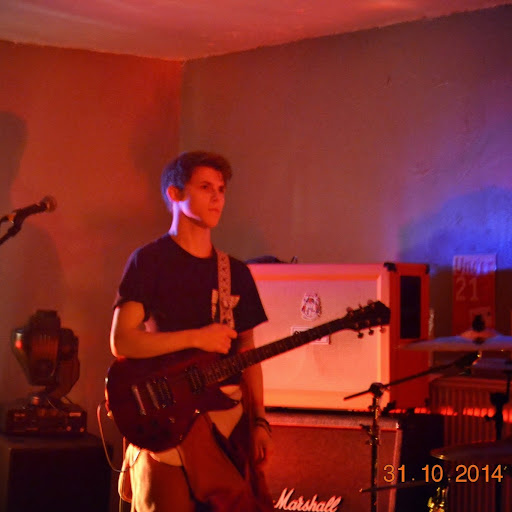 Toby Holmes Photo 13