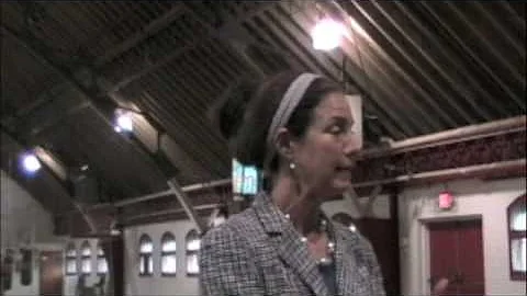 Charlotte Kahn Photo 12