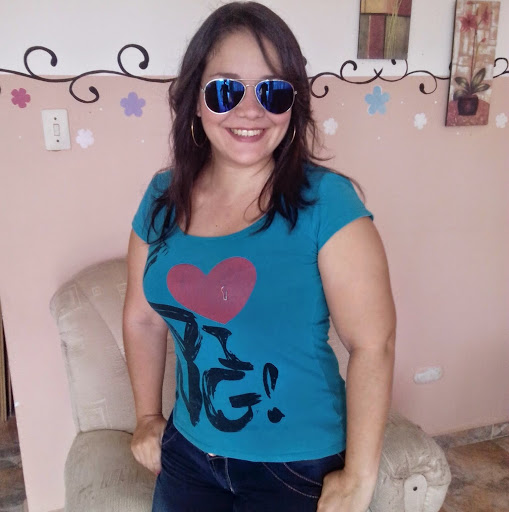 Adriana Hurtado Photo 13