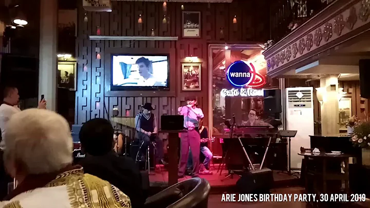 Arie Jones Photo 15