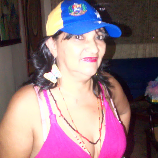 Brenda Bello Photo 9