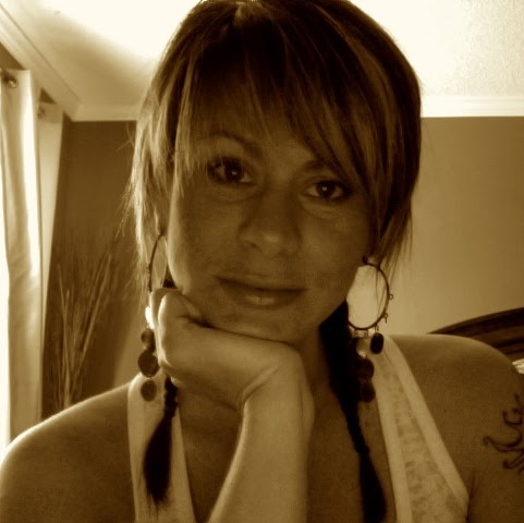 Christina Lowe Photo 13