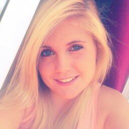 Emma Hughes Photo 15