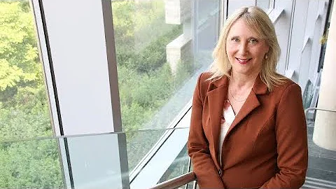 Lynn Wells Photo 31