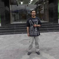 Jonathan Julian Photo 5