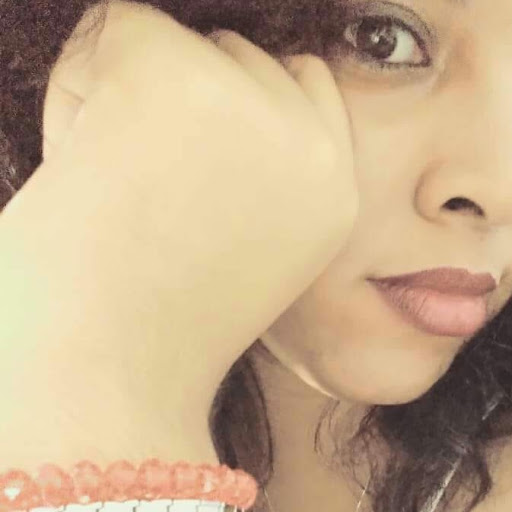 Aline Almeida Photo 11