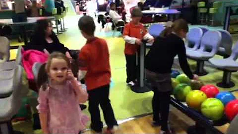 Amy Bowling Photo 29