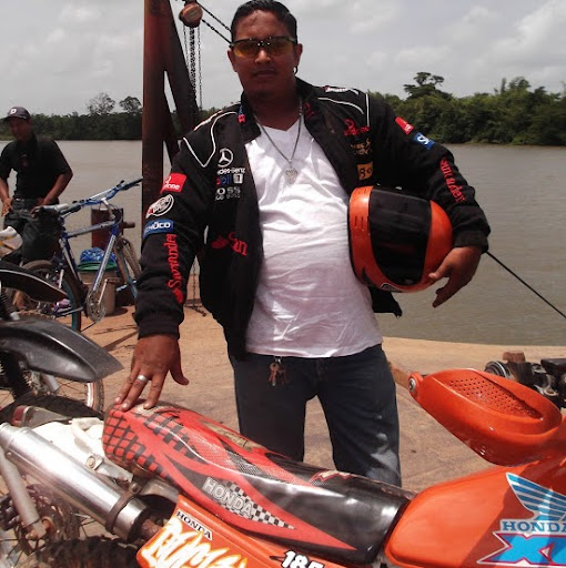 Guillermo Angulo Photo 9