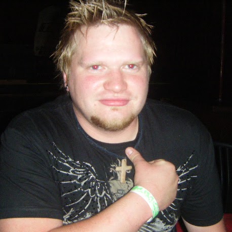 Simon Jones Photo 15