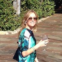 Elizabeth James Photo 10