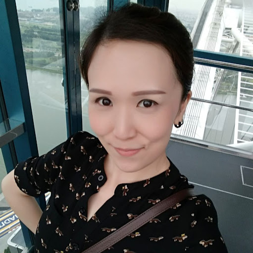 Evelyn Tan Photo 9