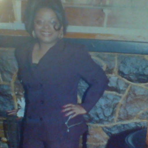 Maria Lewis Photo 16