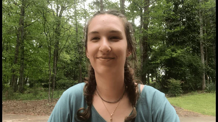 Emily Blum Photo 27
