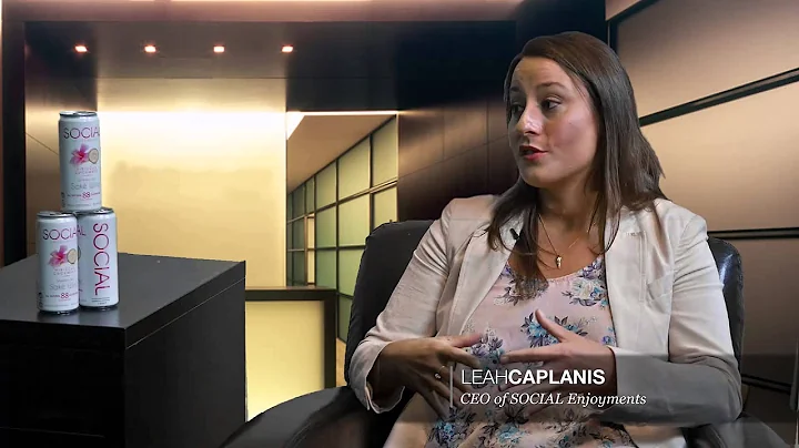 Leah Caplanis Photo 5