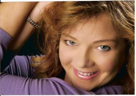 Stephanie Lambert Photo 17