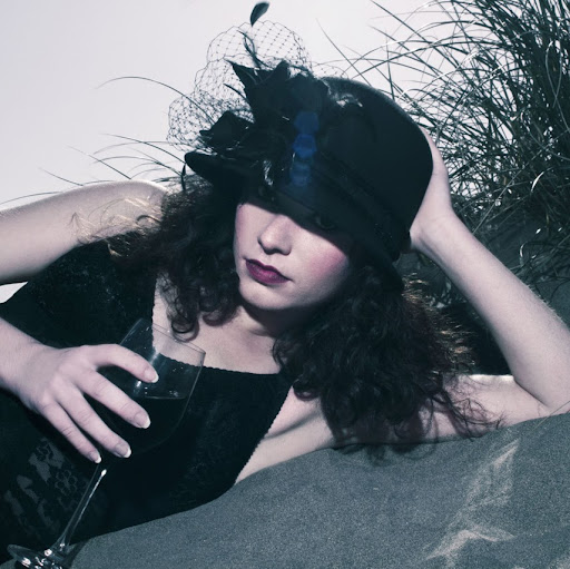 Samantha Spiegel Photo 7
