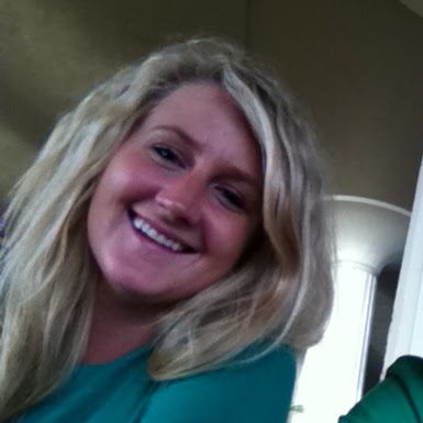 Eliza Phillips Photo 12
