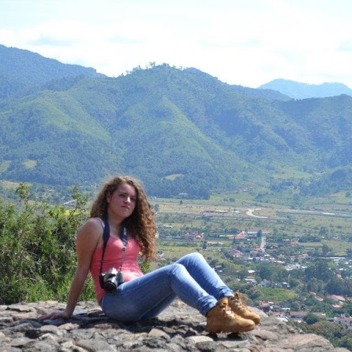 Estefania Hernandez Photo 12