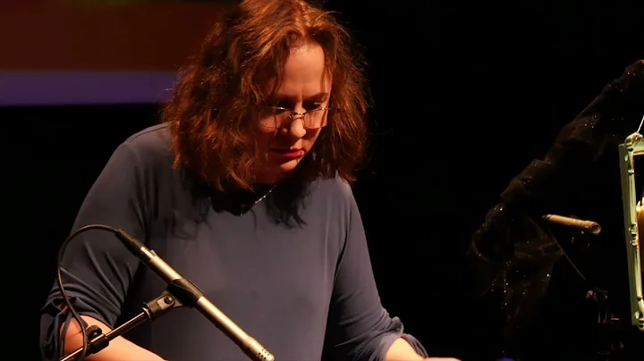 Elizabeth Walsh Photo 47