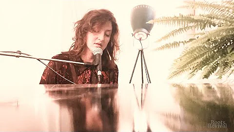 Emily Stewart Photo 37