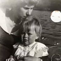 Maria Broderick Photo 4