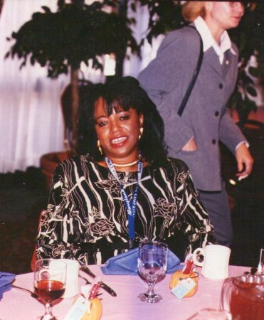 Barbara Moore Photo 32