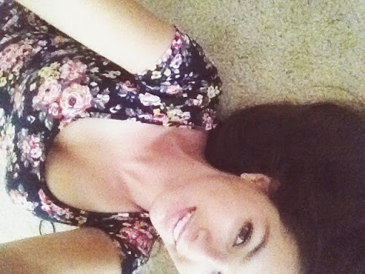 Nicole Mills Photo 12