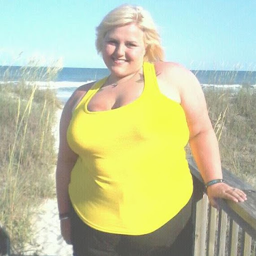 Lyndsay Hall Photo 12