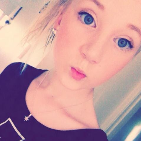 Ellie Hall Photo 14