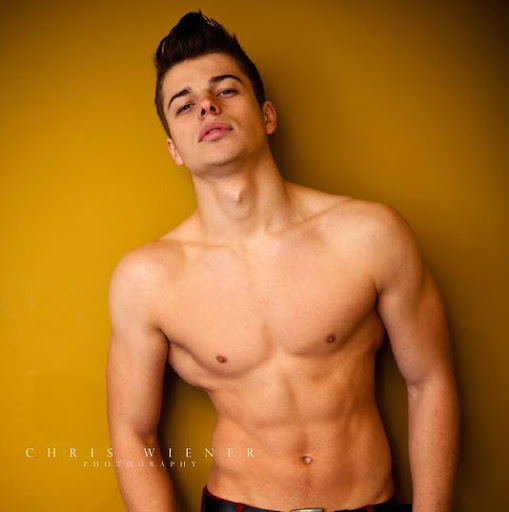 Tom Blue Photo 11