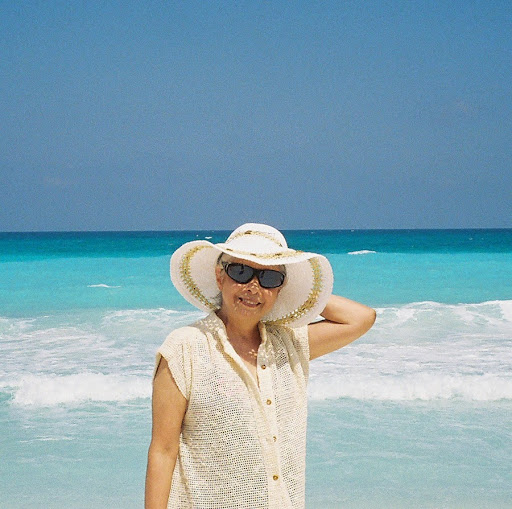 Esther Middleton Photo 5