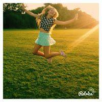 Julia Wozniak Photo 3