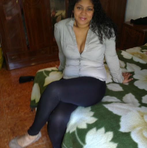 Victoria Cadena Photo 9