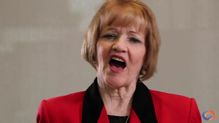 Julie Connor Photo 38