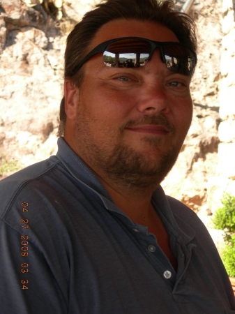 Robert Hernandez Photo 24