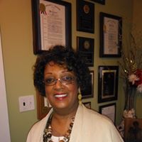 Sandra Holt Photo 8