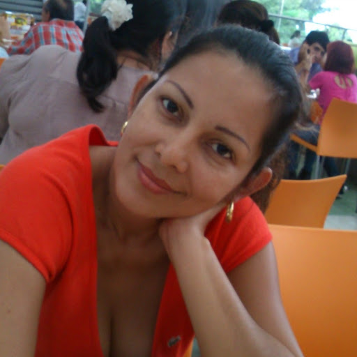 Ada Gomez Photo 10