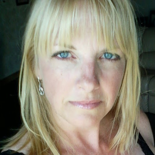 Shelly Garland Photo 9