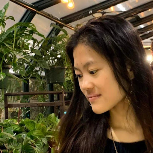 Julia Zhu Photo 14