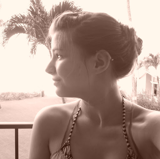 Amber Thompson Photo 16